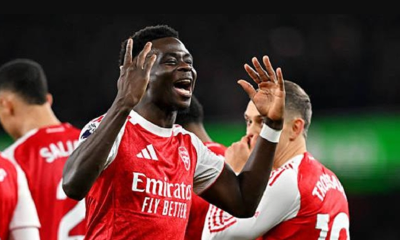 bukayo-saka-va-loi-khang-dinh-ban-linh-cua-arsenal-trong-cuoc-dua-vo-dich